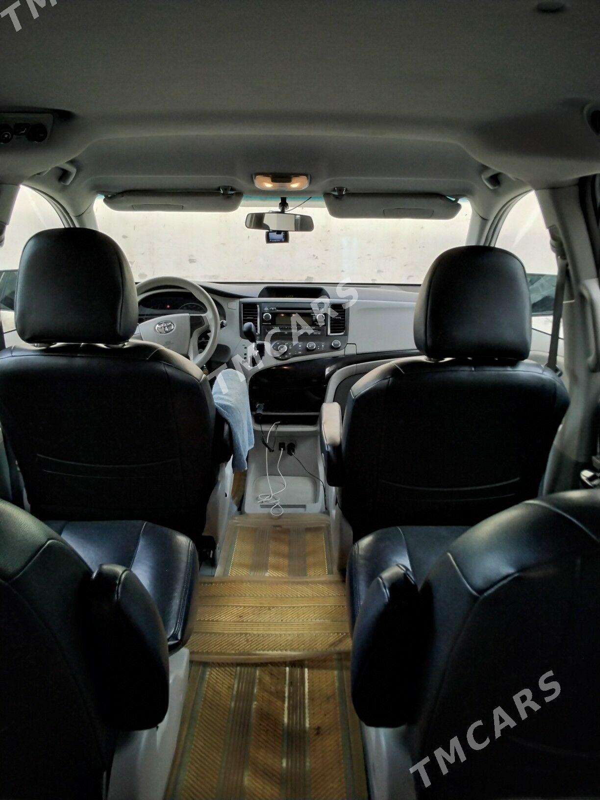 Toyota Sienna 2012 - 275 000 TMT - Чоганлы - img 2
