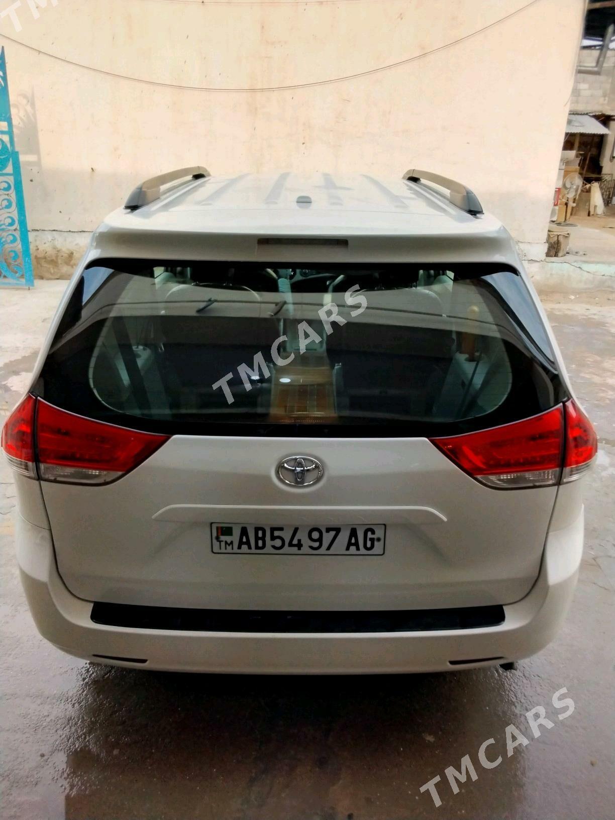 Toyota Sienna 2012 - 275 000 TMT - Чоганлы - img 8