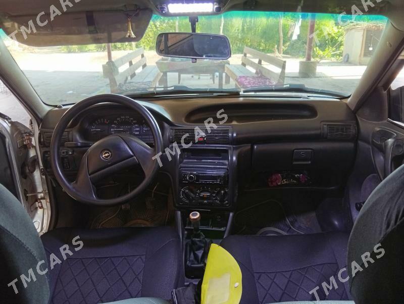 Opel Astra 1992 - 40 000 TMT - Farap - img 4