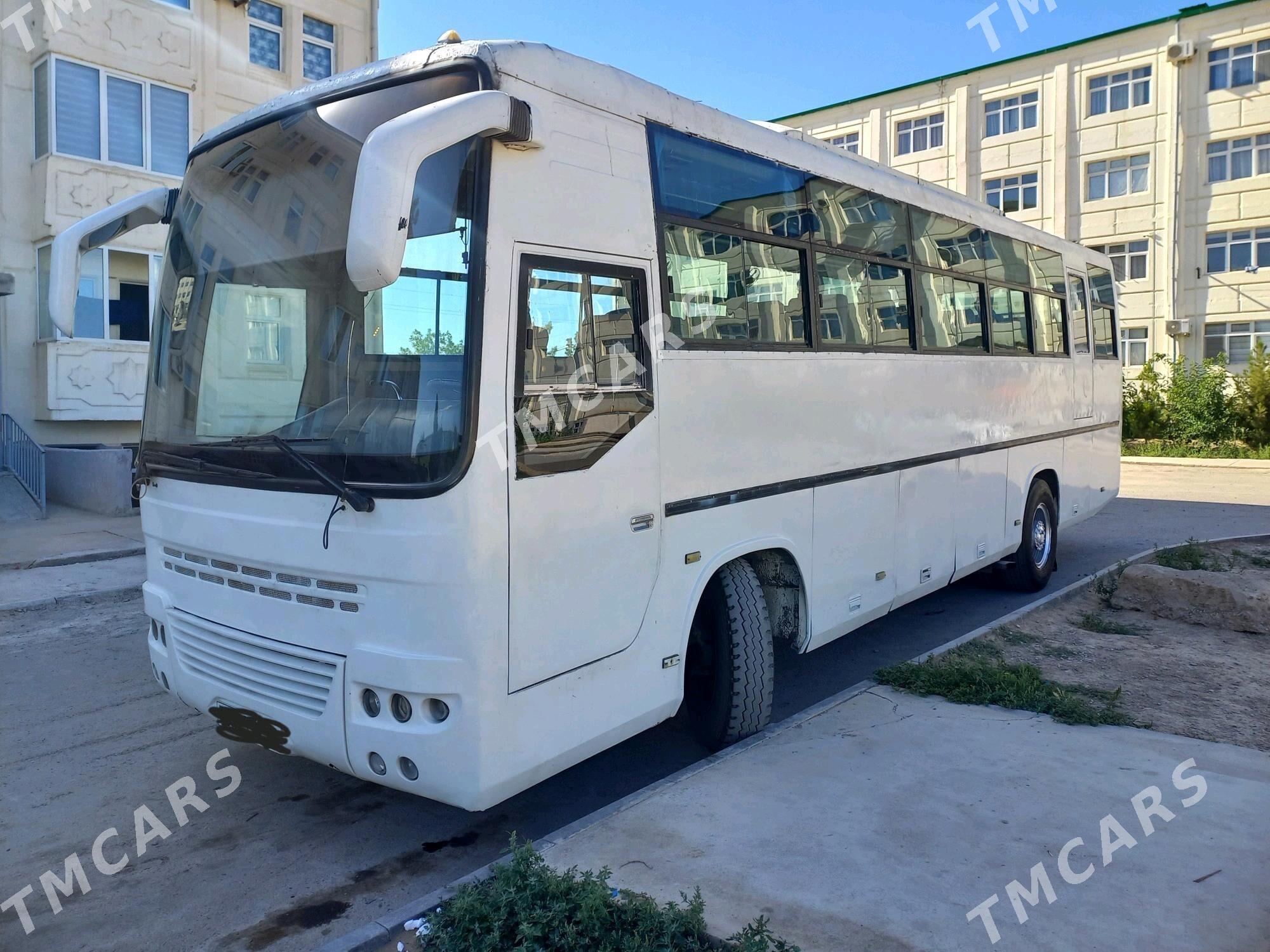 YTO 1104 2004 - 220 000 TMT - Bedew - img 2