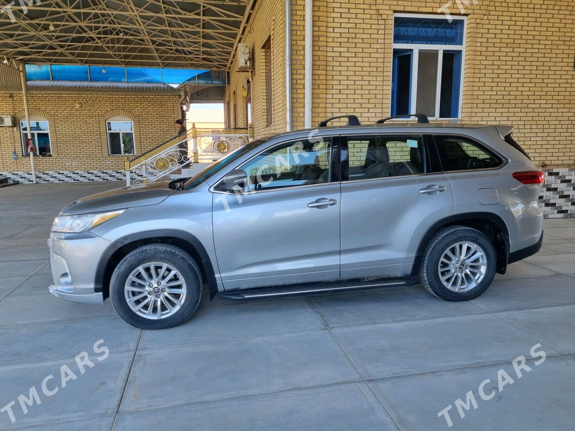 Toyota Highlander 2018 - 440 000 TMT - Сакарчага - img 3