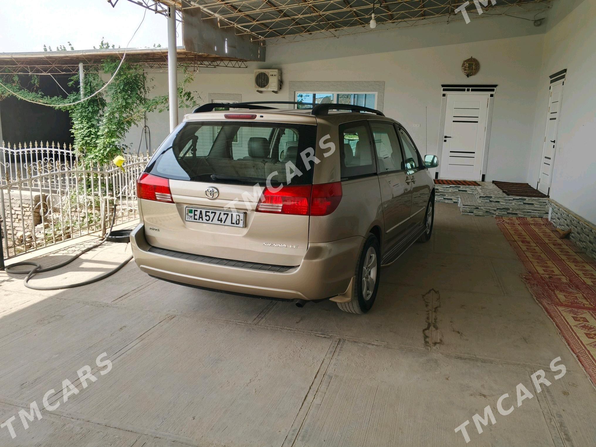 Toyota Sienna 2005 - 240 000 TMT - Halaç - img 3
