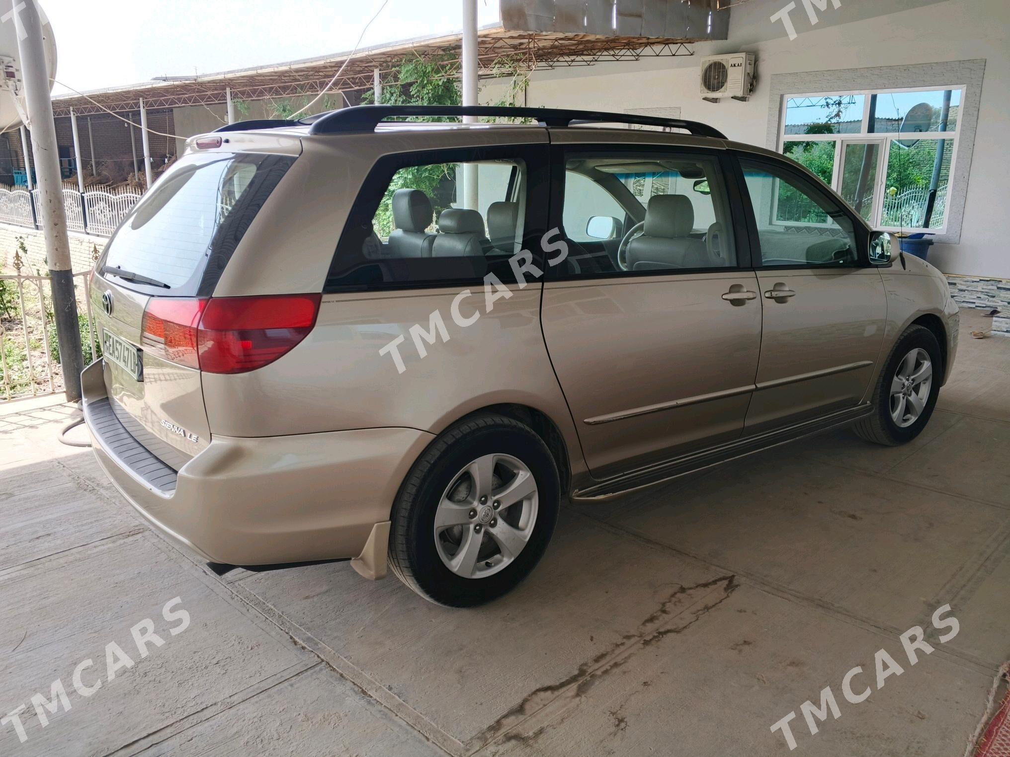 Toyota Sienna 2005 - 240 000 TMT - Halaç - img 6