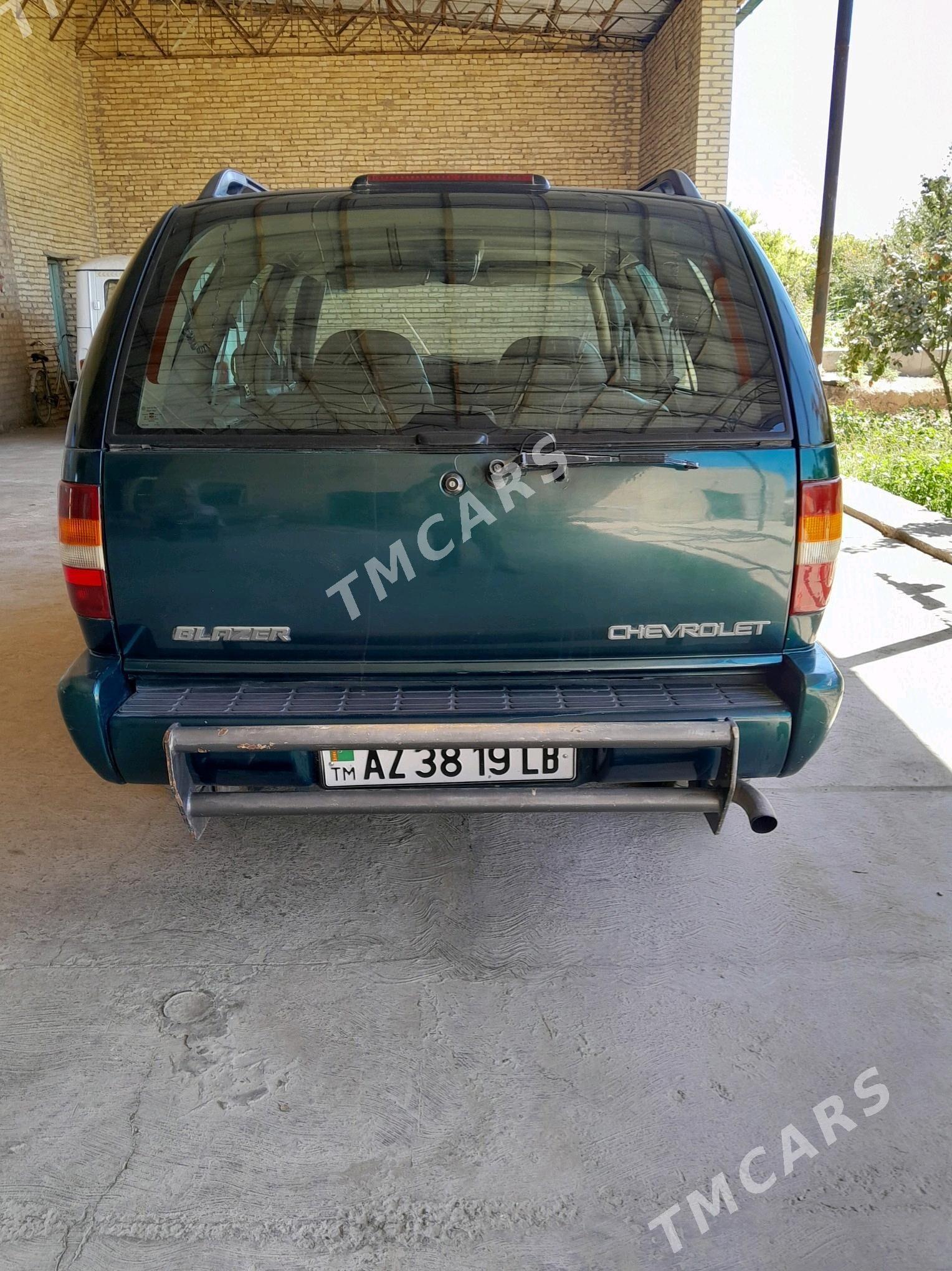Chevrolet Blazer 2000 - 56 000 TMT - Чарджоу - img 3