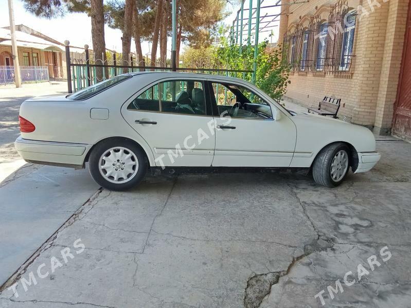 Mercedes-Benz E320 1997 - 59 999 TMT - Чарджоу - img 2