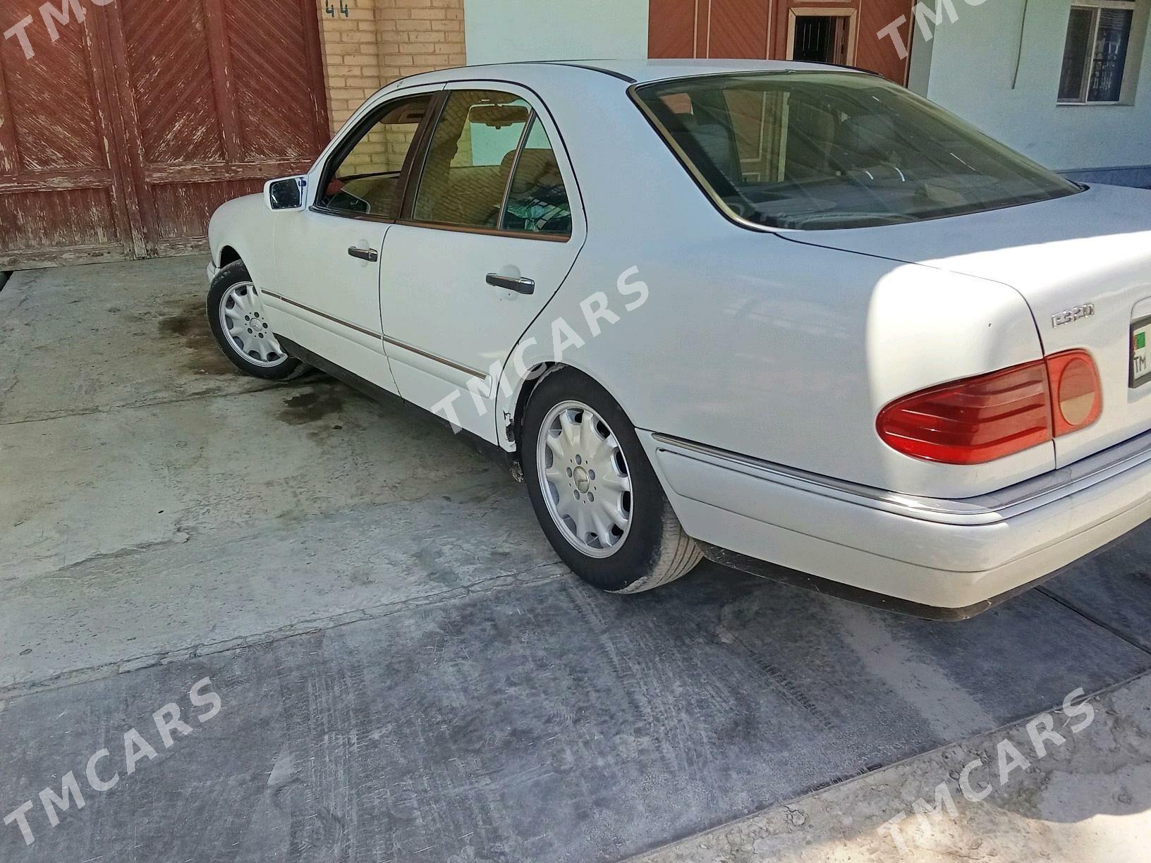 Mercedes-Benz E320 1997 - 59 999 TMT - Чарджоу - img 4