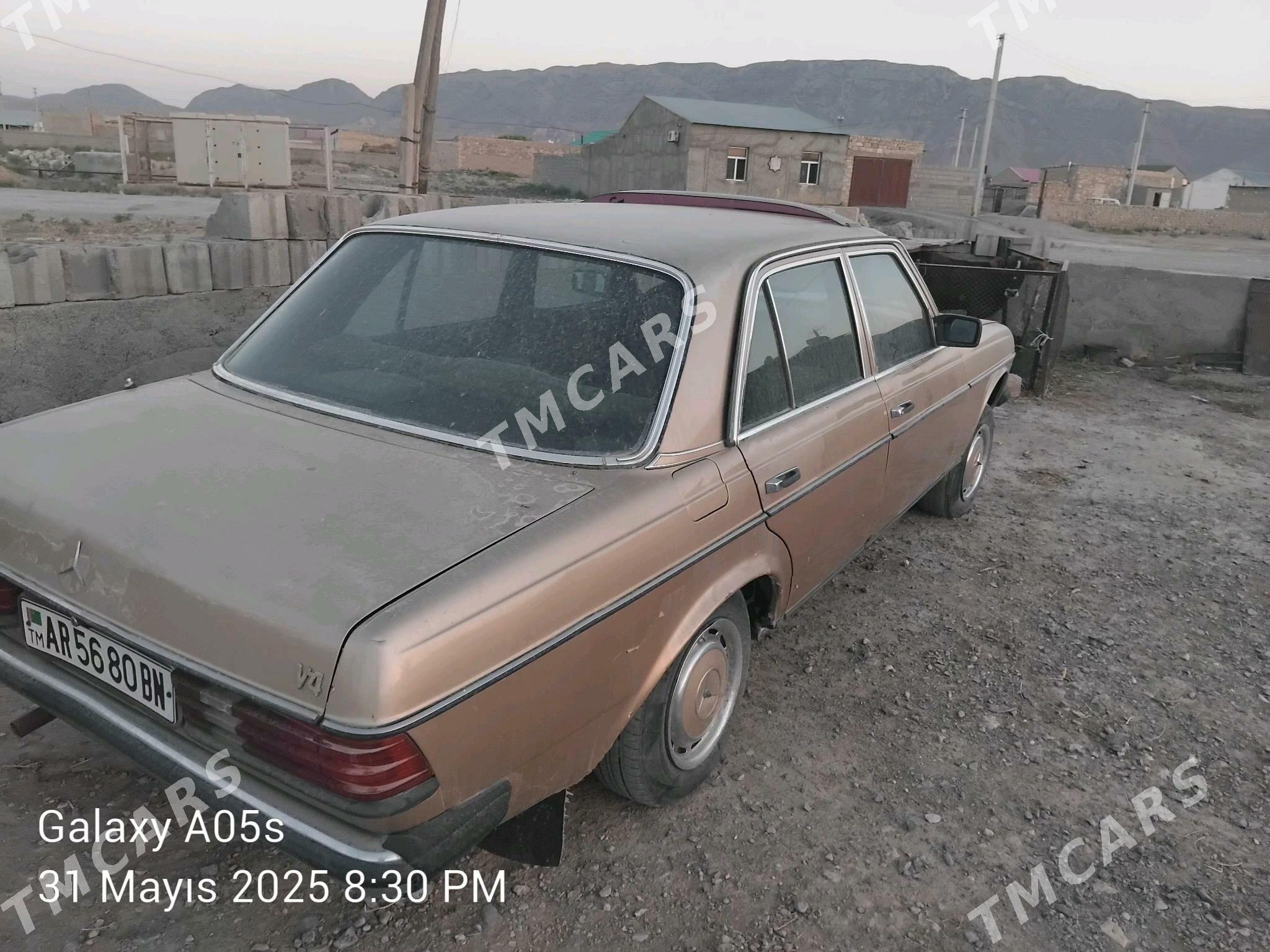 Mercedes-Benz 230E 1982 - 12 000 TMT - Гызыларбат - img 3