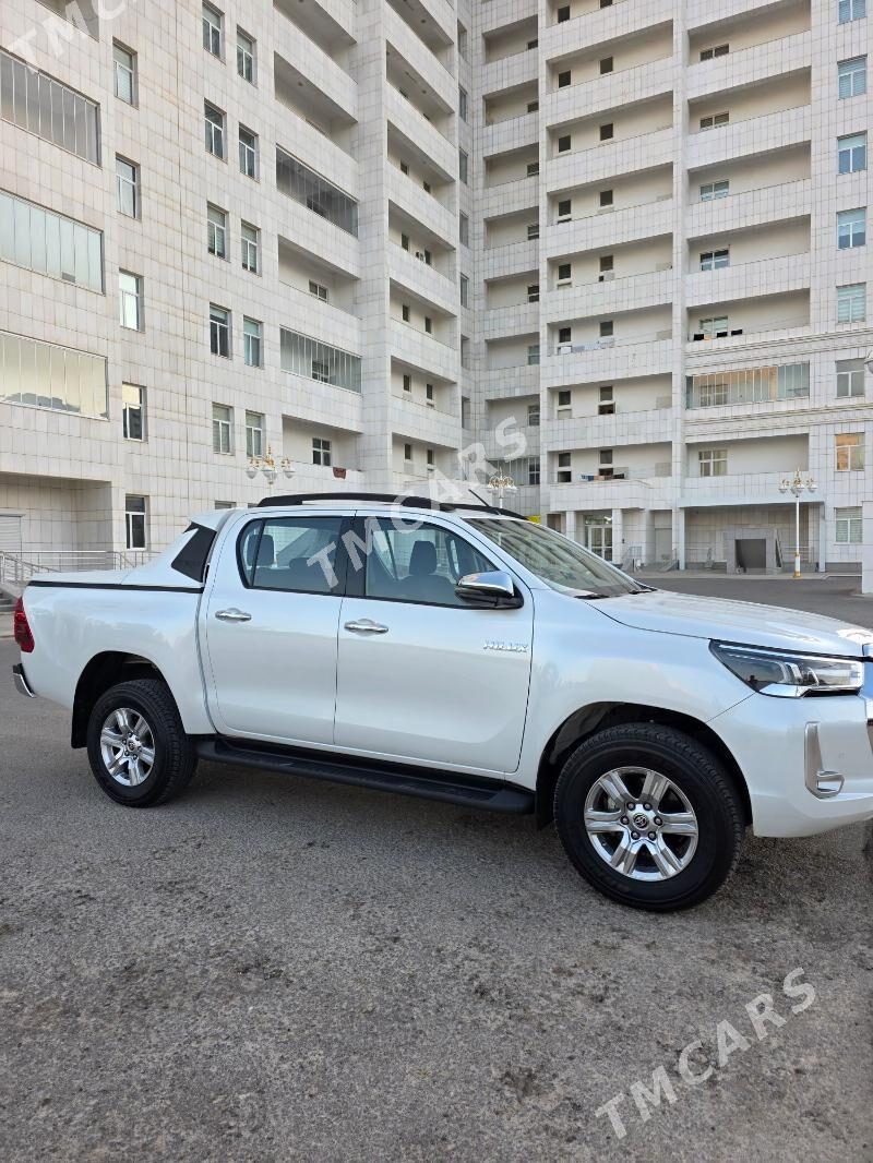 Toyota Hilux 2022 - 588 000 TMT - Арзув - img 2
