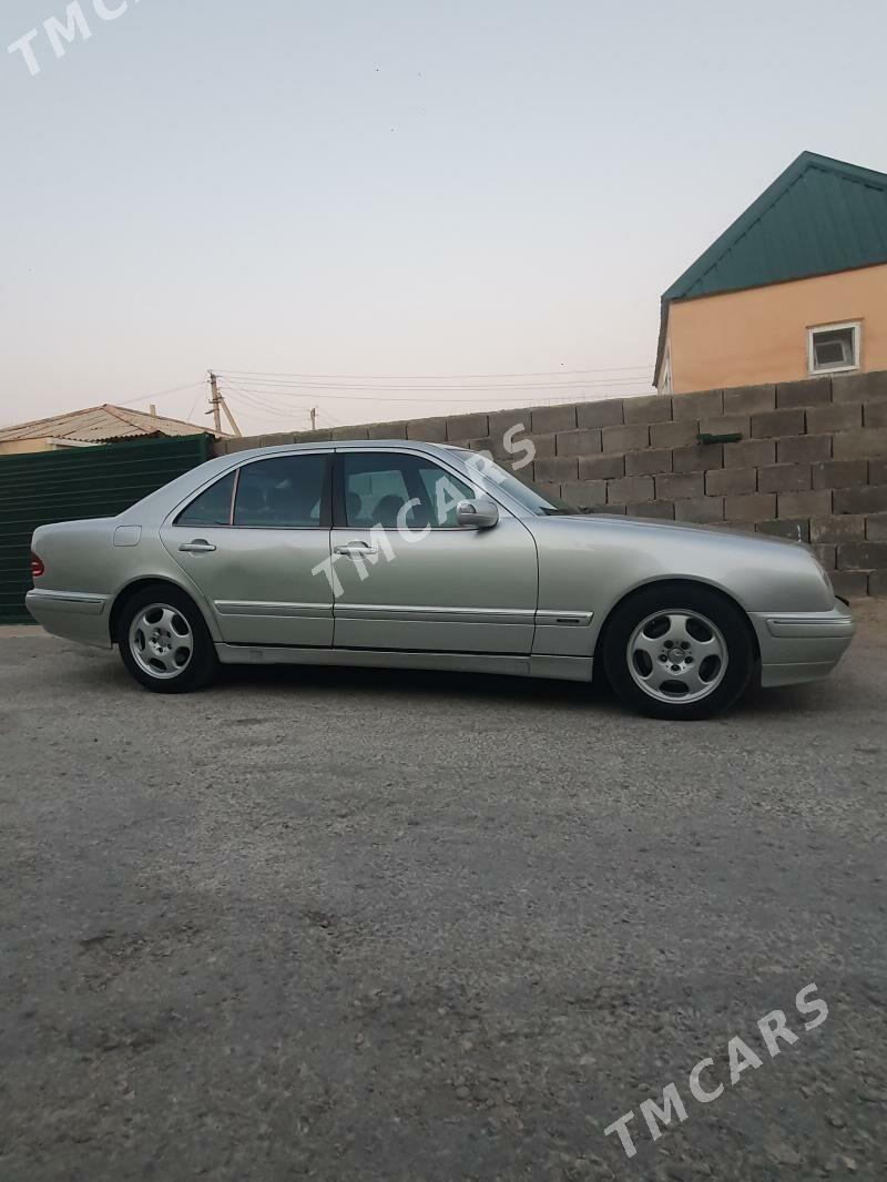 Mercedes-Benz E320 2000 - 120 000 TMT - Балканабат - img 3