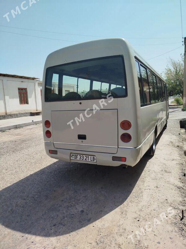 Mitsubishi Rosa 2004 - 240 000 TMT - Туркменабат - img 3