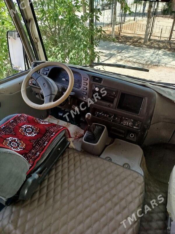 Mitsubishi Rosa 2004 - 240 000 TMT - Туркменабат - img 5
