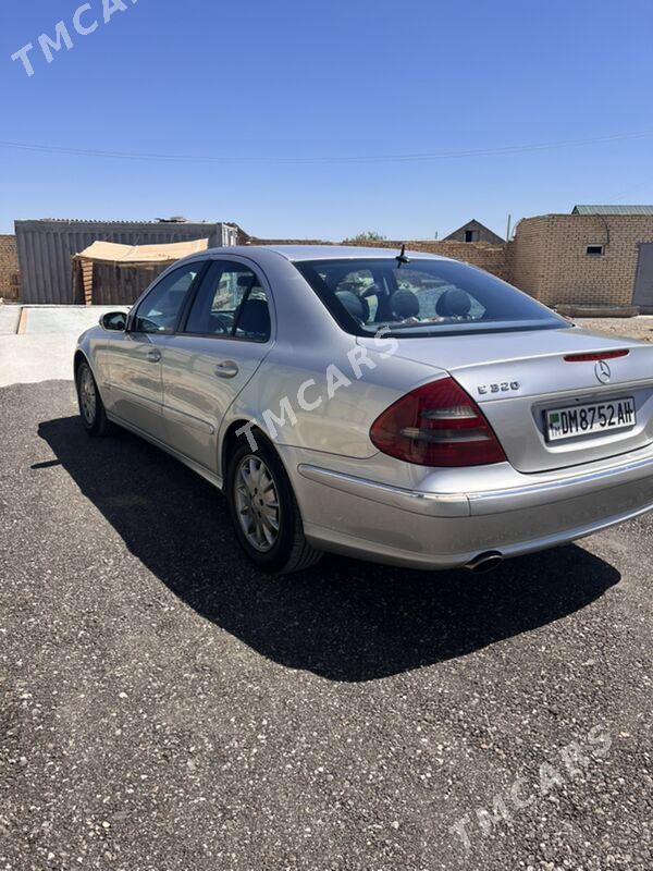 Mercedes-Benz E320 2003 - 125 000 TMT - Теджен - img 3