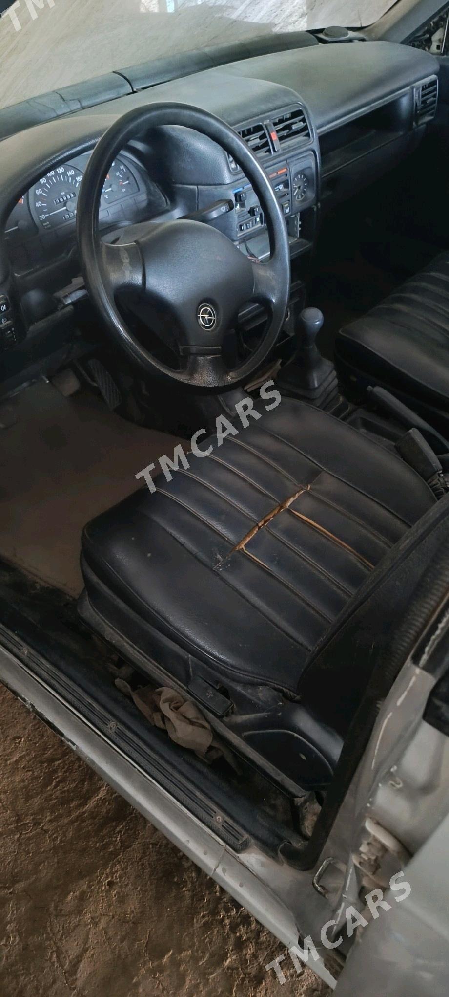 Mazda 626 2002 - 10 000 TMT - Ходжамбаз - img 2