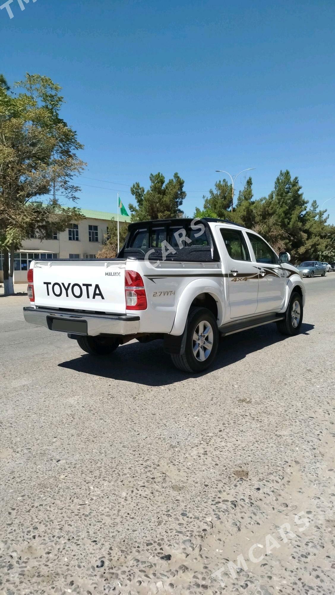 Toyota Hilux 2014 - 375 000 TMT - Türkmengala - img 2