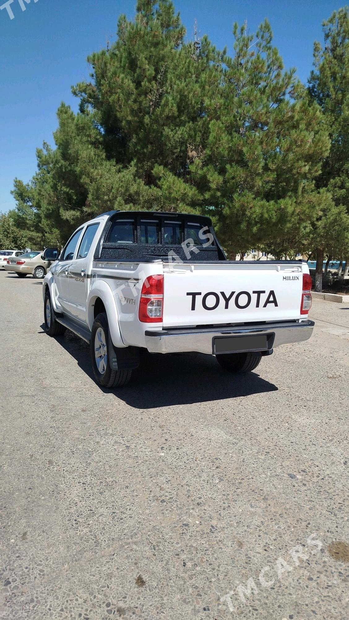 Toyota Hilux 2014 - 375 000 TMT - Türkmengala - img 7
