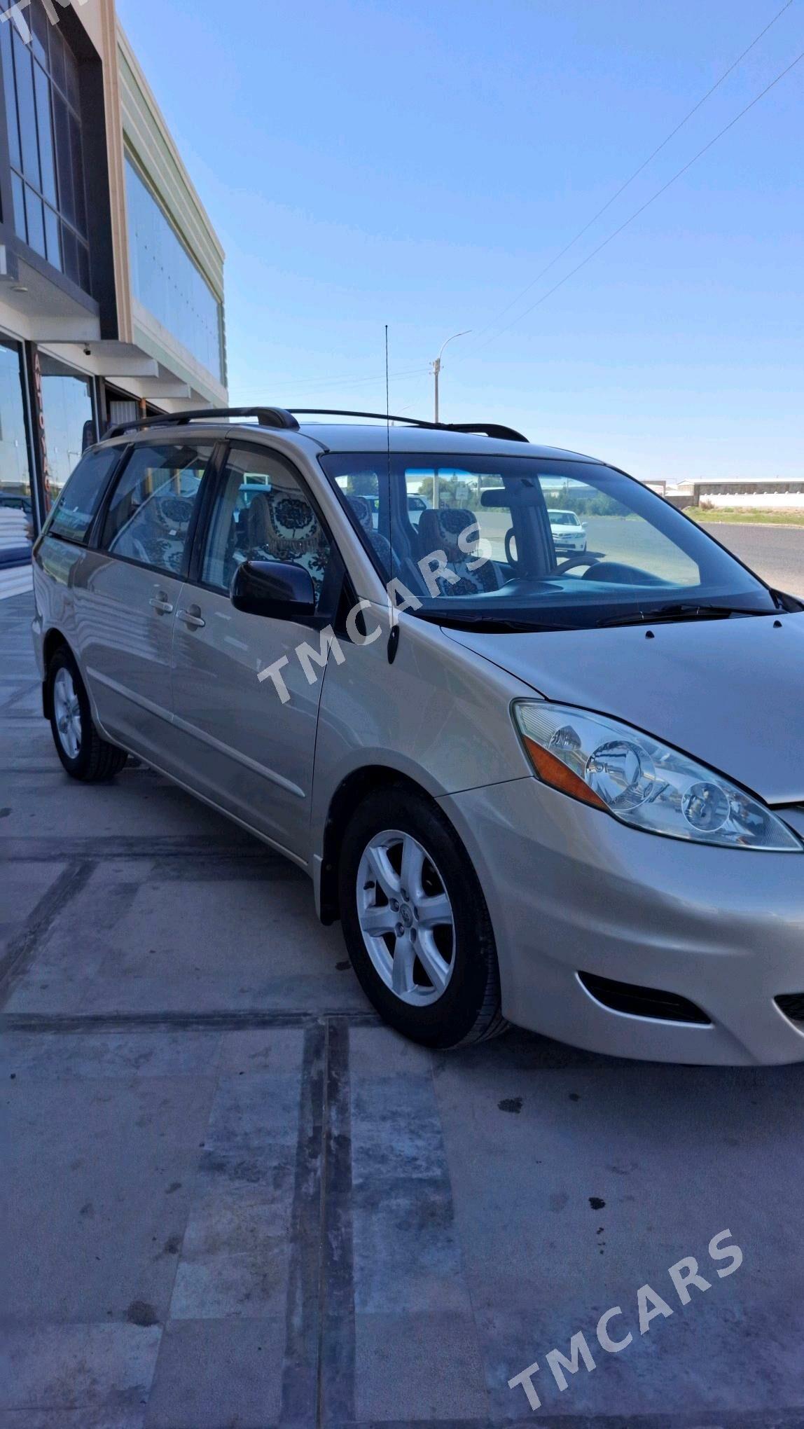 Toyota Sienna 2006 - 220 000 TMT - Мары - img 4