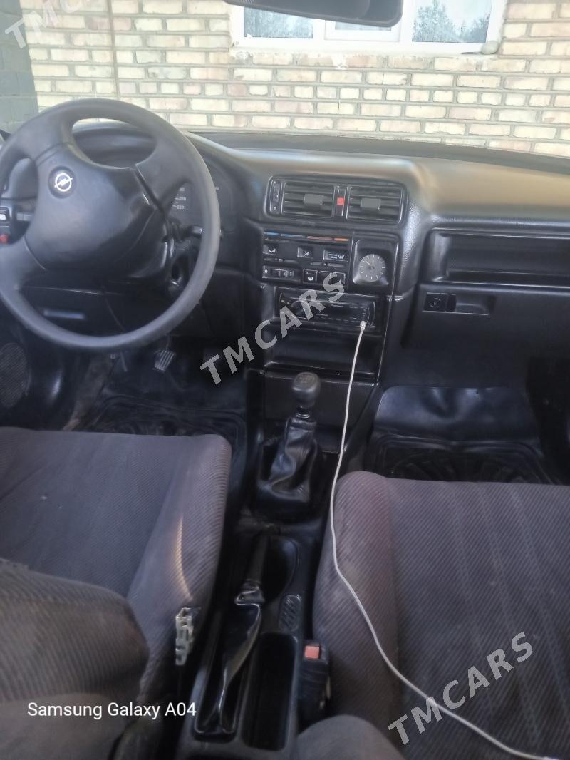 Opel Vectra 1992 - 33 000 TMT - Бахарден - img 2