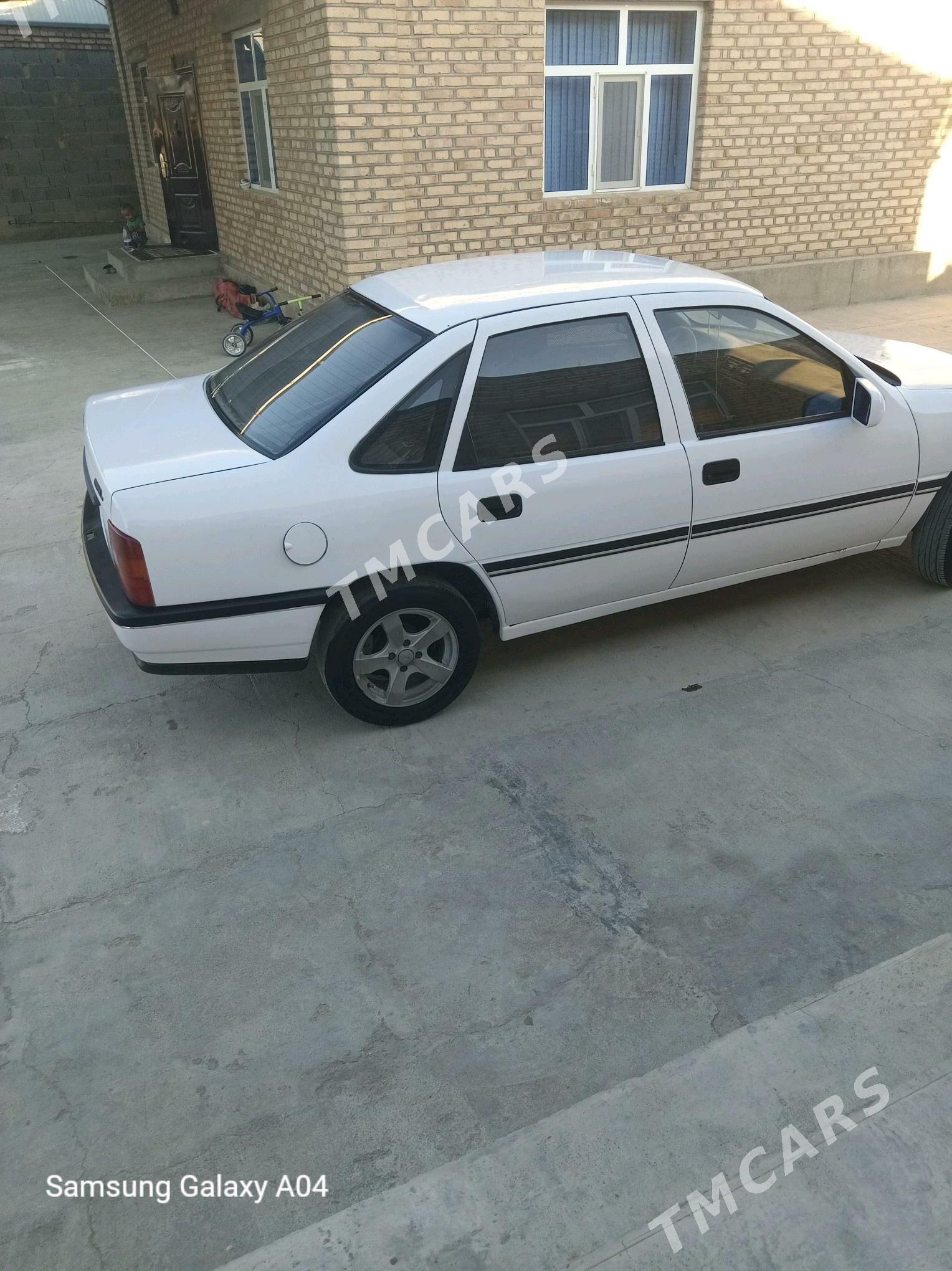 Opel Vectra 1992 - 33 000 TMT - Бахарден - img 4