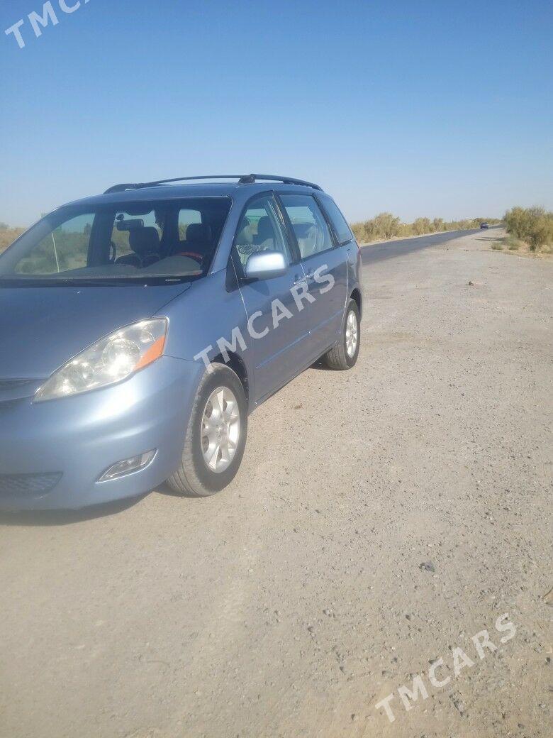 Toyota Sienna 2005 - 190 000 TMT - Халач - img 2
