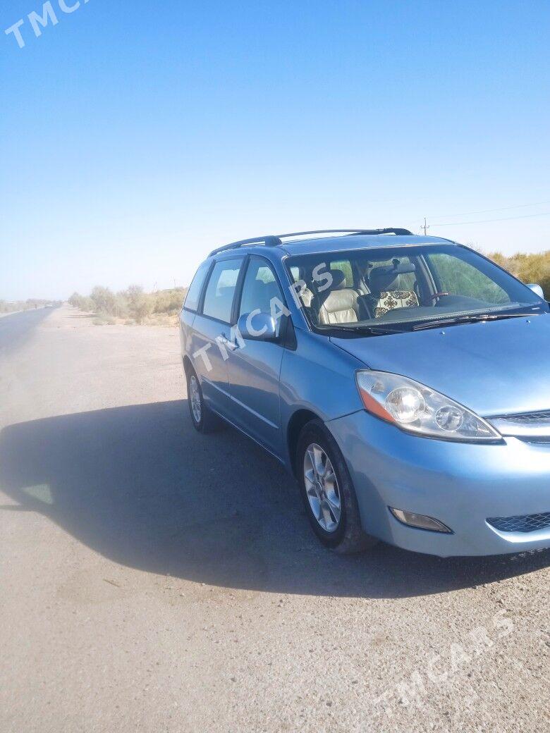Toyota Sienna 2005 - 190 000 TMT - Халач - img 4