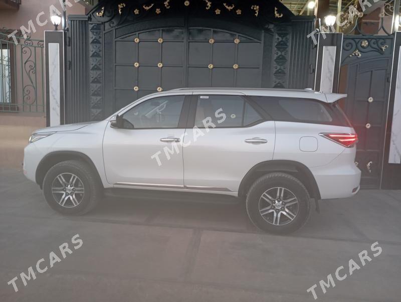 Toyota Fortuner 2024 - 665 000 TMT - Магданлы - img 3