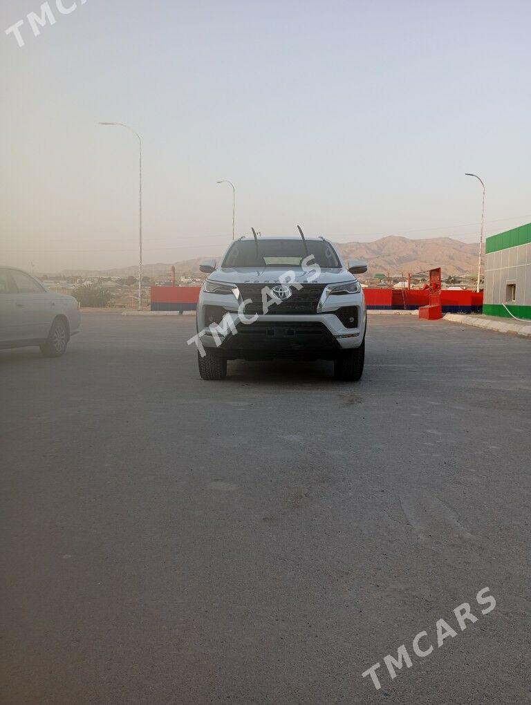 Toyota Fortuner 2024 - 665 000 TMT - Магданлы - img 2
