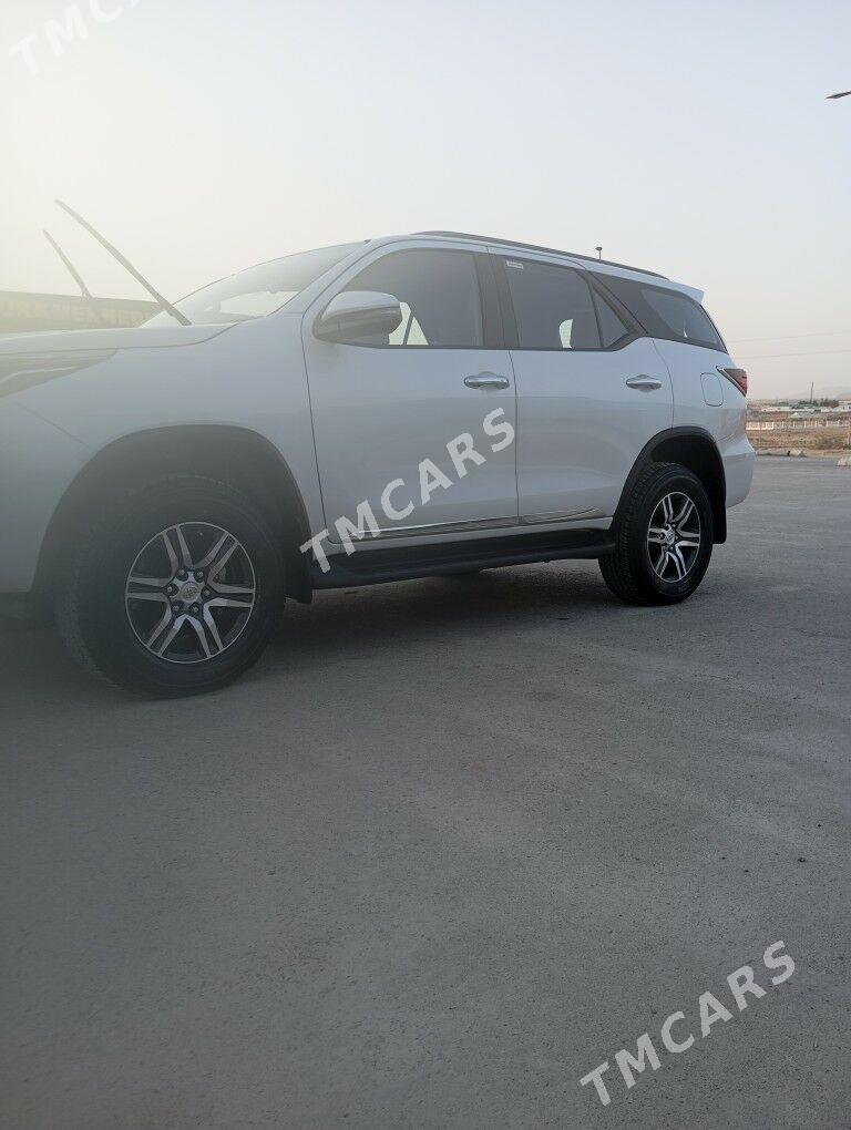 Toyota Fortuner 2024 - 665 000 TMT - Магданлы - img 5