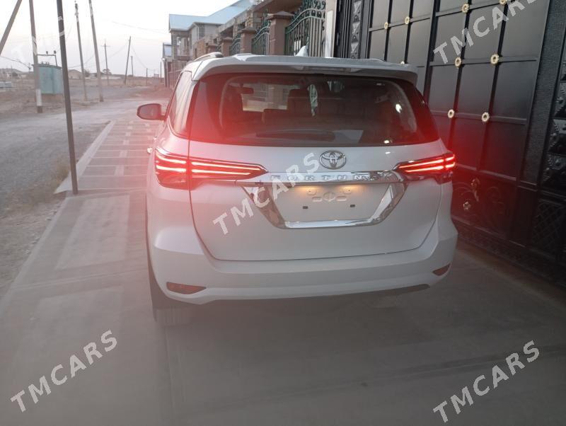 Toyota Fortuner 2024 - 665 000 TMT - Магданлы - img 4