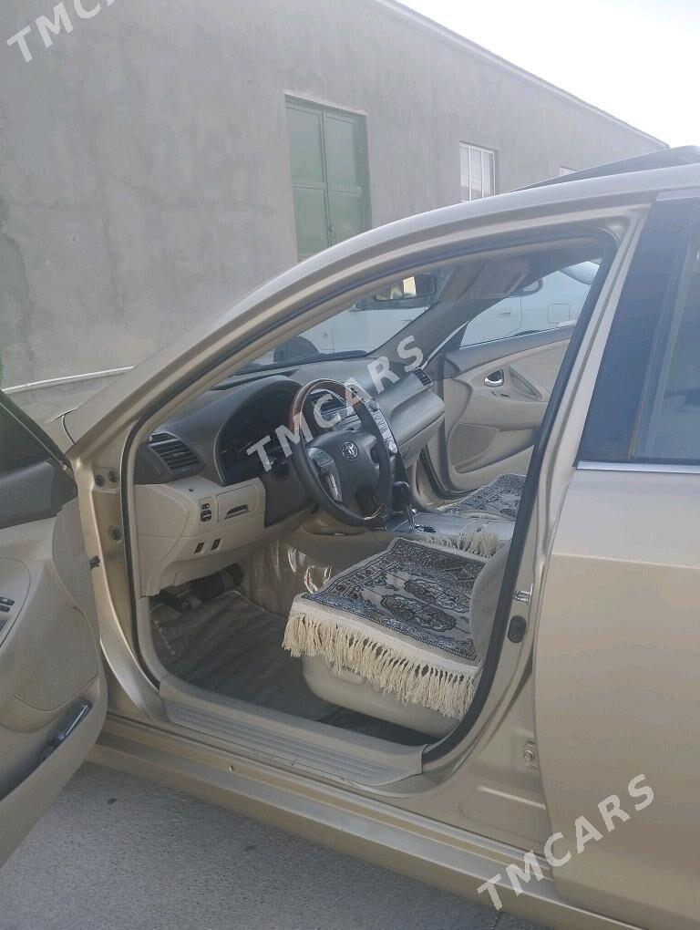 Toyota Camry 2010 - 200 000 TMT - Мары - img 2