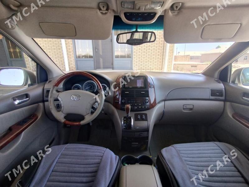 Toyota Sienna 2004 - 250 000 TMT - Мары - img 4