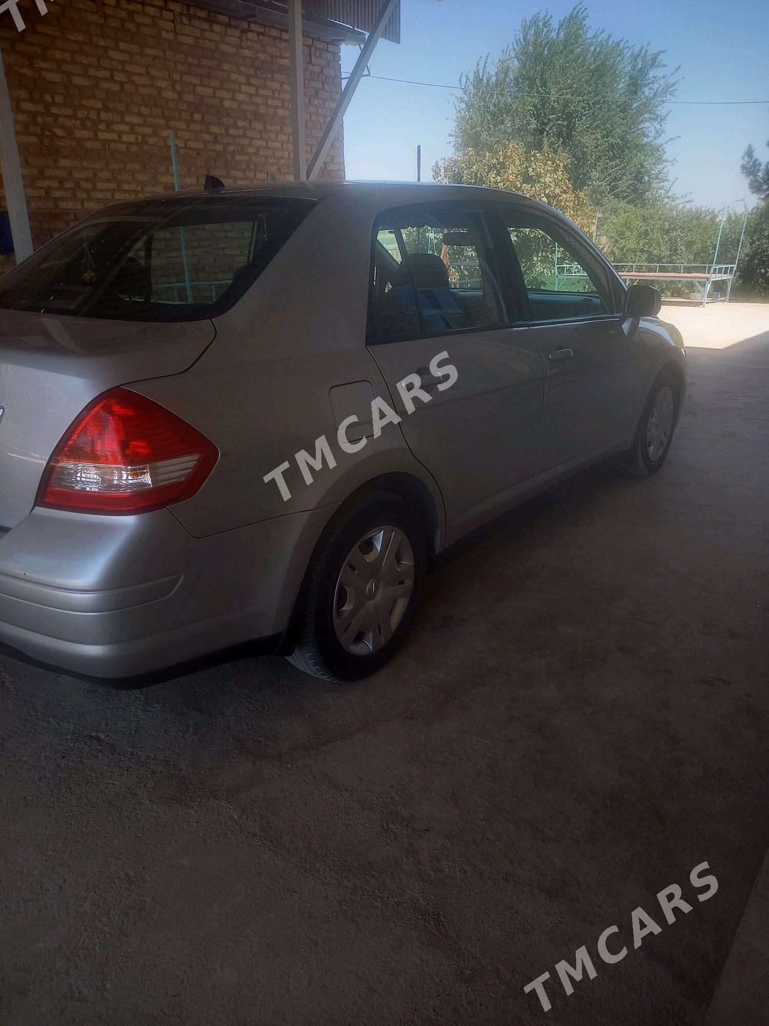 Nissan Versa 2010 - 113 000 TMT - Теджен - img 3