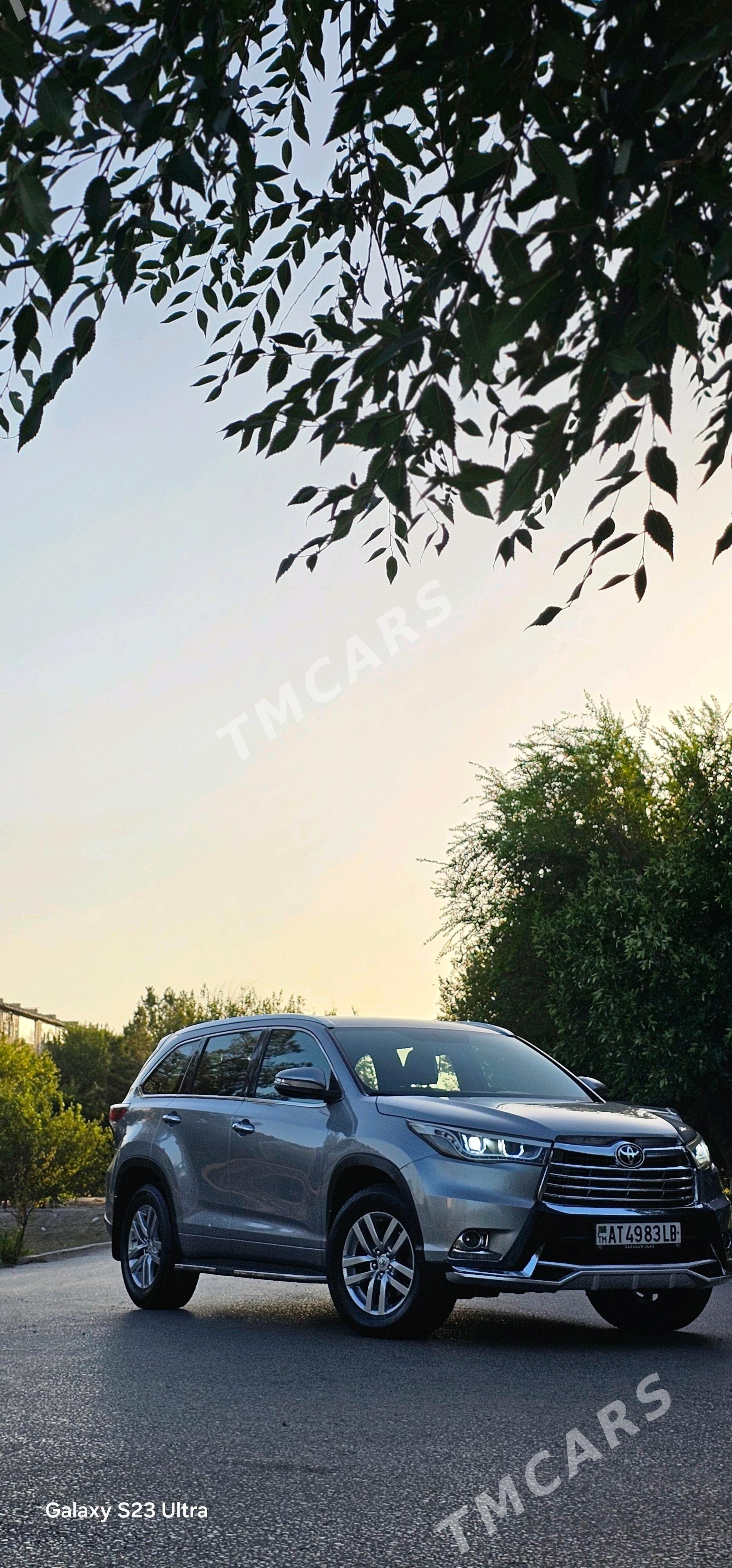 Toyota Highlander 2017 - 460 000 TMT - Сакар - img 2