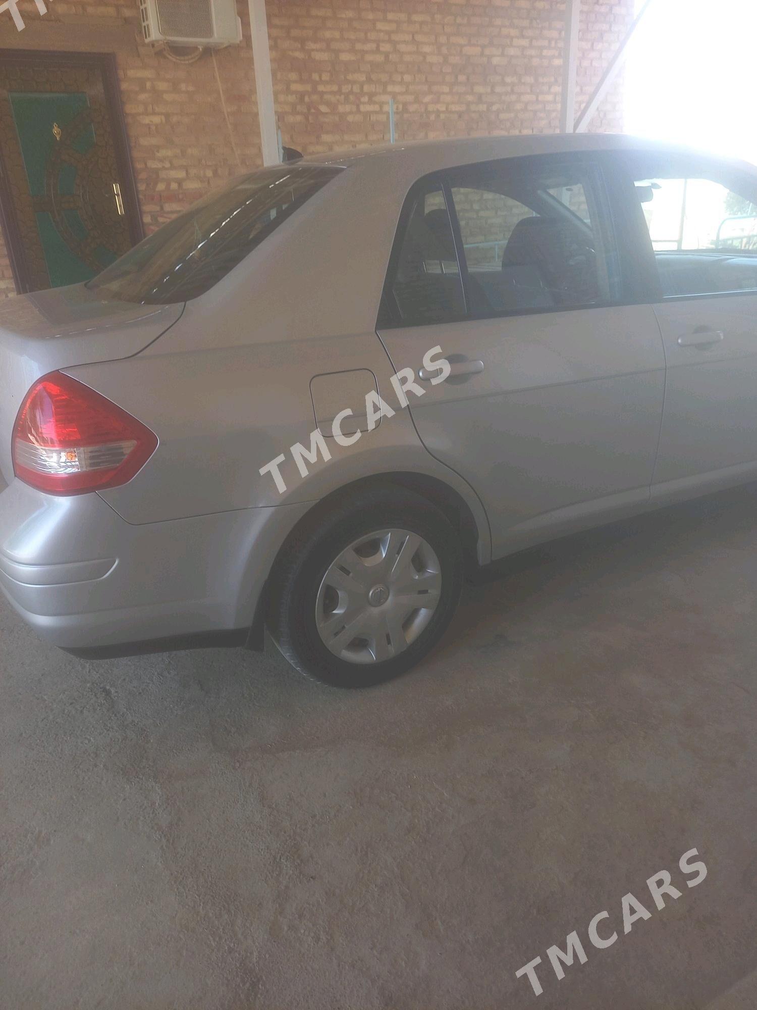 Nissan Versa 2010 - 113 000 TMT - Теджен - img 5