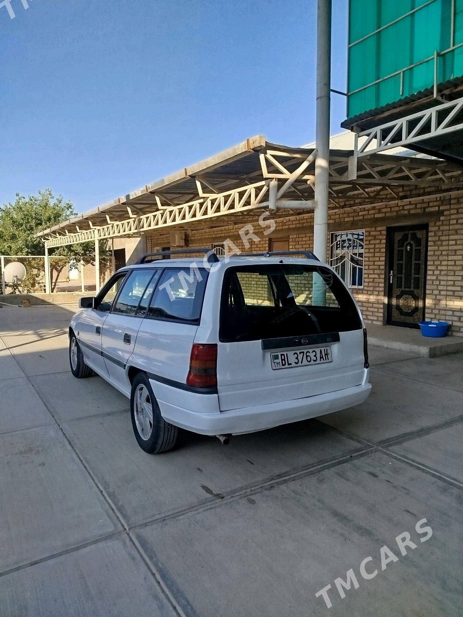 Opel Astra 1995 - 39 000 TMT - Бахарден - img 3