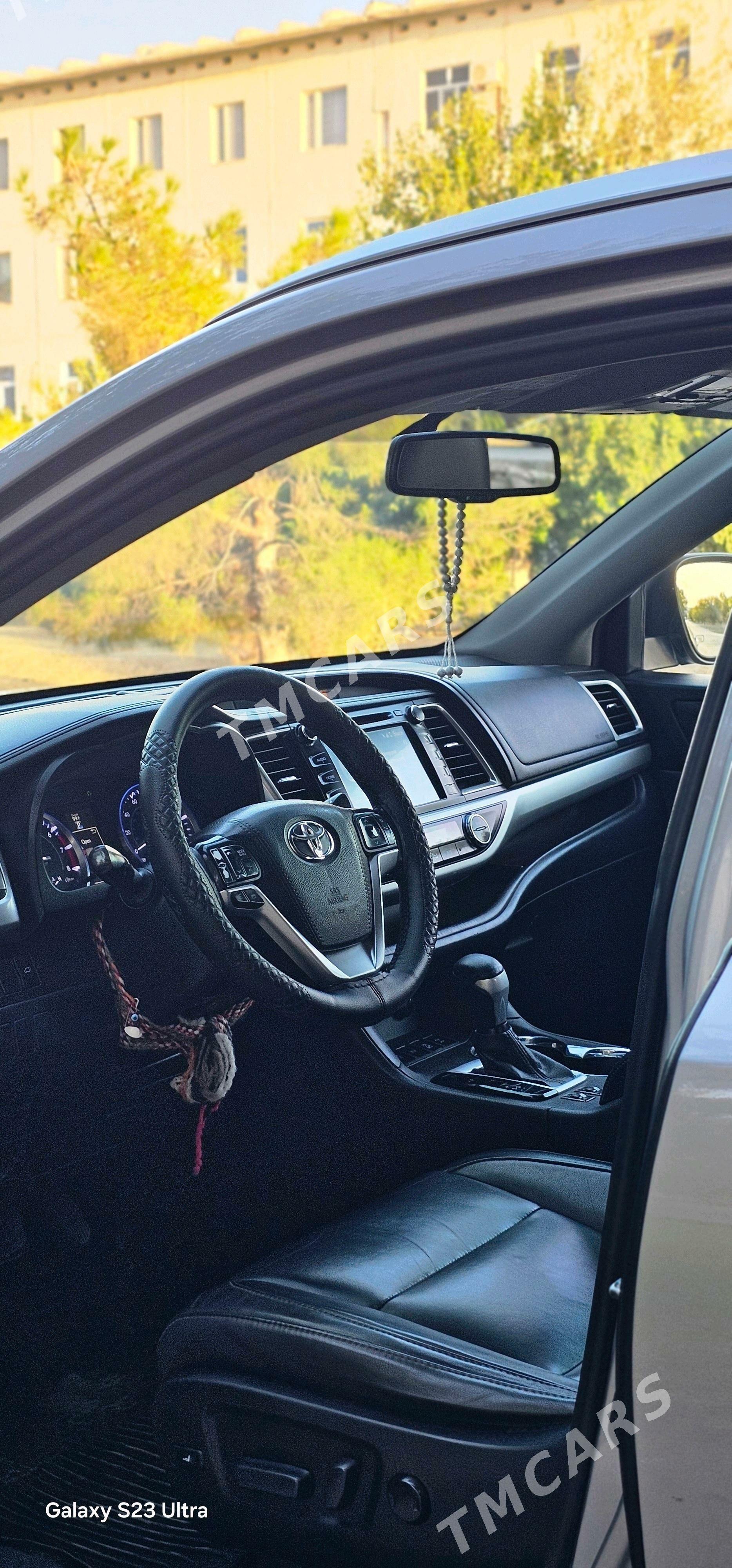 Toyota Highlander 2017 - 460 000 TMT - Сакар - img 6