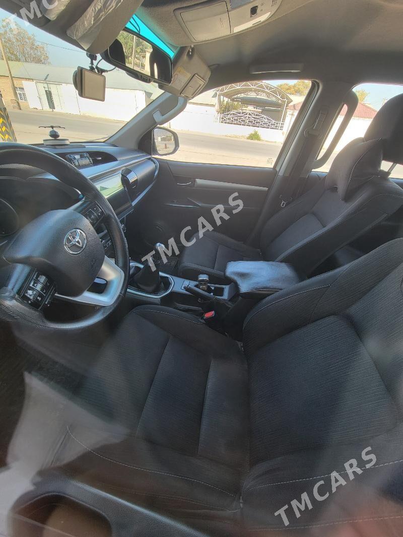 Toyota Hilux 2016 - 420 000 TMT - Arkadag - img 4