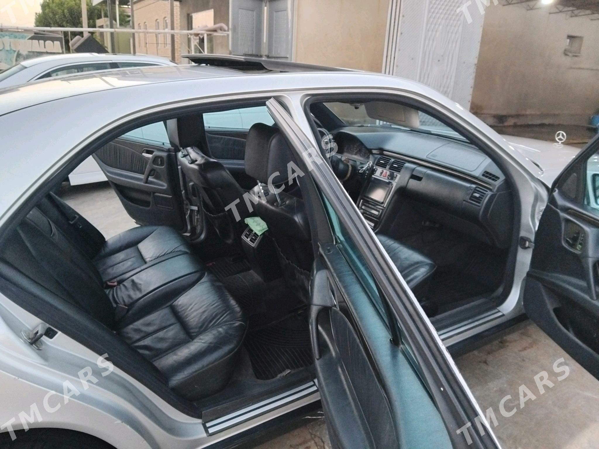 Mercedes-Benz E420 1997 - 84 000 TMT - Mary - img 3