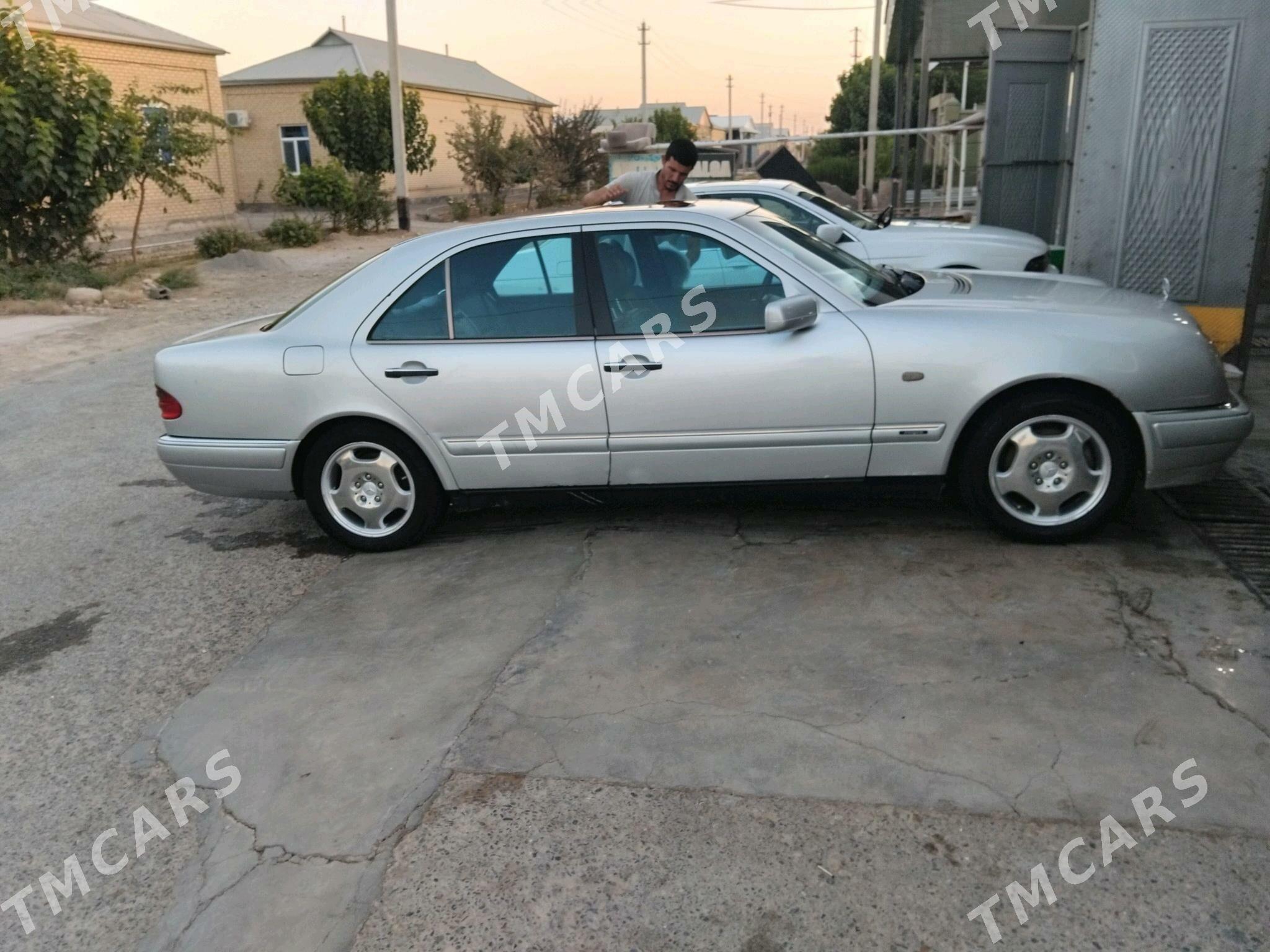 Mercedes-Benz E420 1997 - 84 000 TMT - Mary - img 7