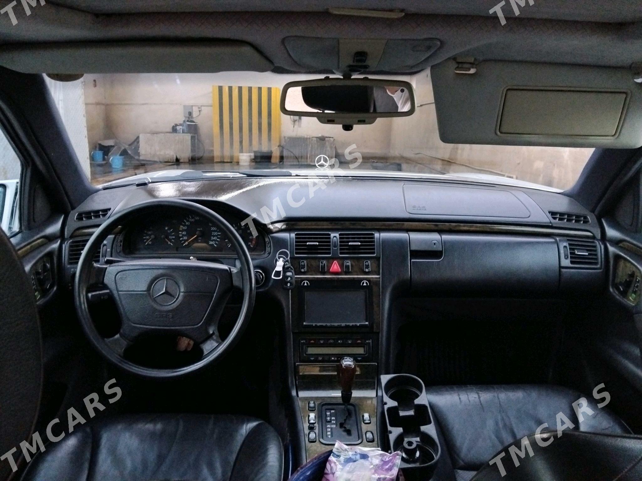 Mercedes-Benz E420 1997 - 84 000 TMT - Mary - img 10