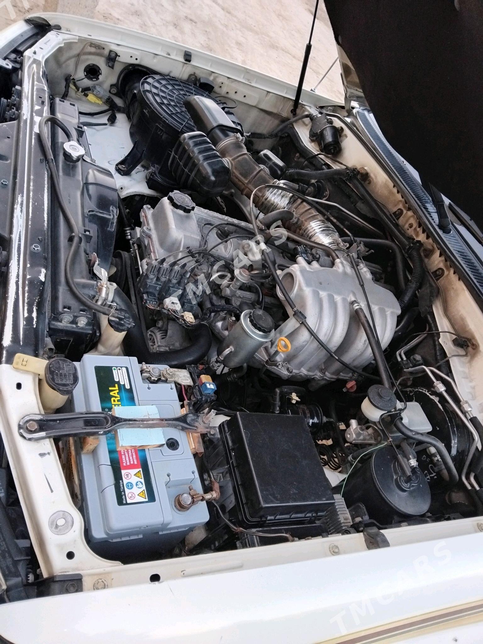 Toyota Land Cruiser 2000 - 240 000 TMT - Halaç - img 3
