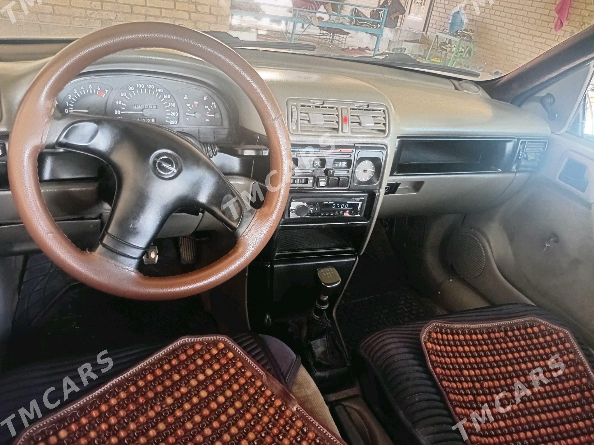 Opel Vectra 1989 - 26 000 TMT - Dänew - img 2