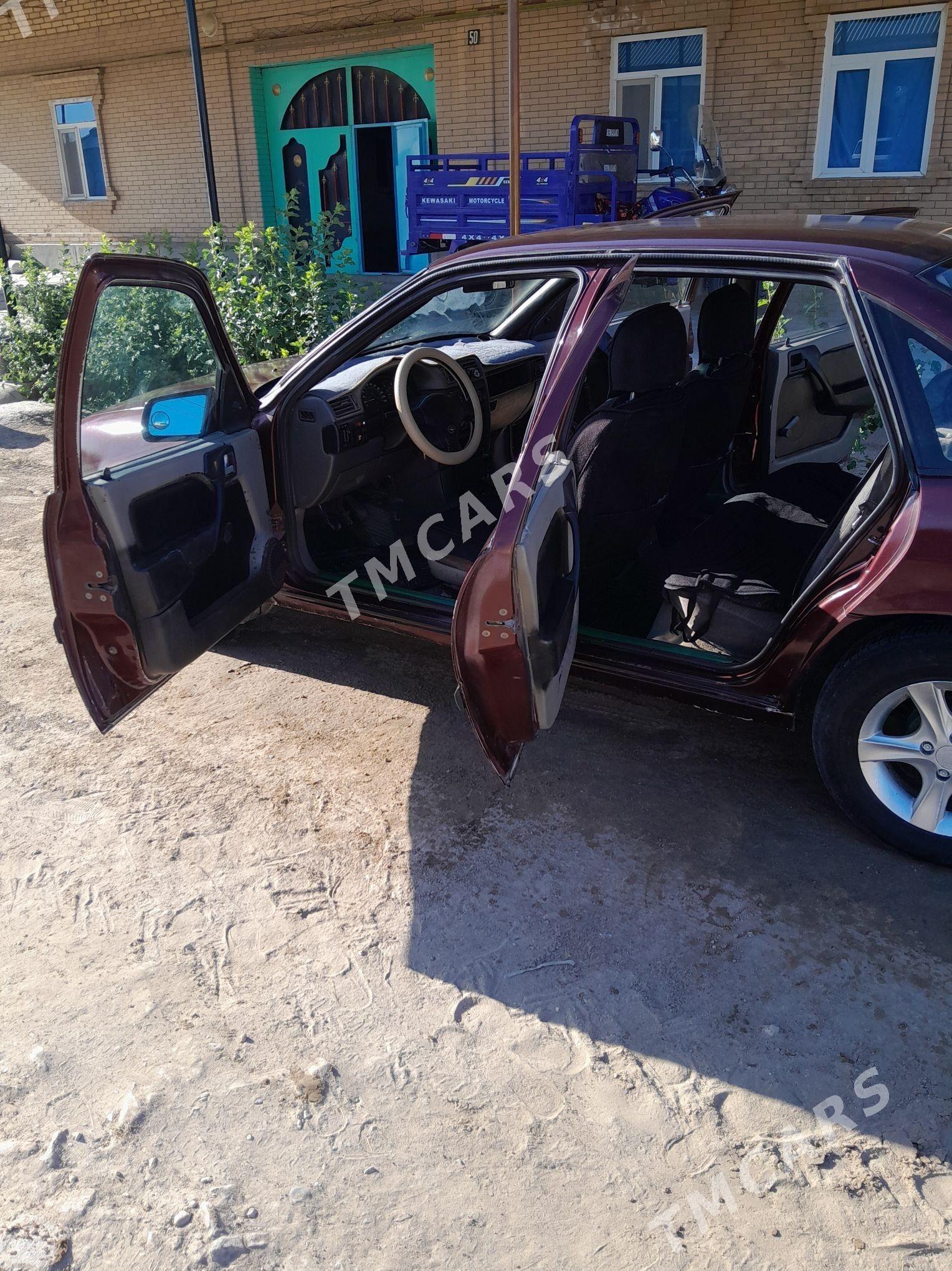Opel Vectra 1991 - 30 000 TMT - Farap - img 3