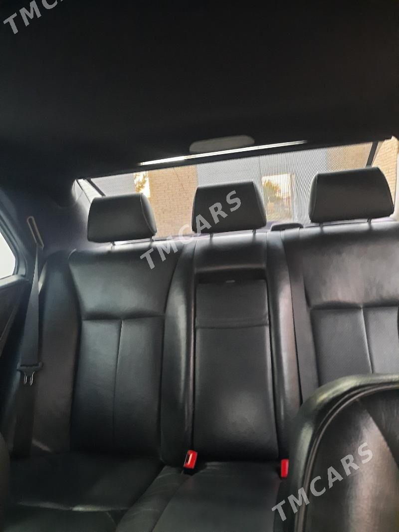 Mercedes-Benz E320 2000 - 110 000 TMT - Сакар - img 4