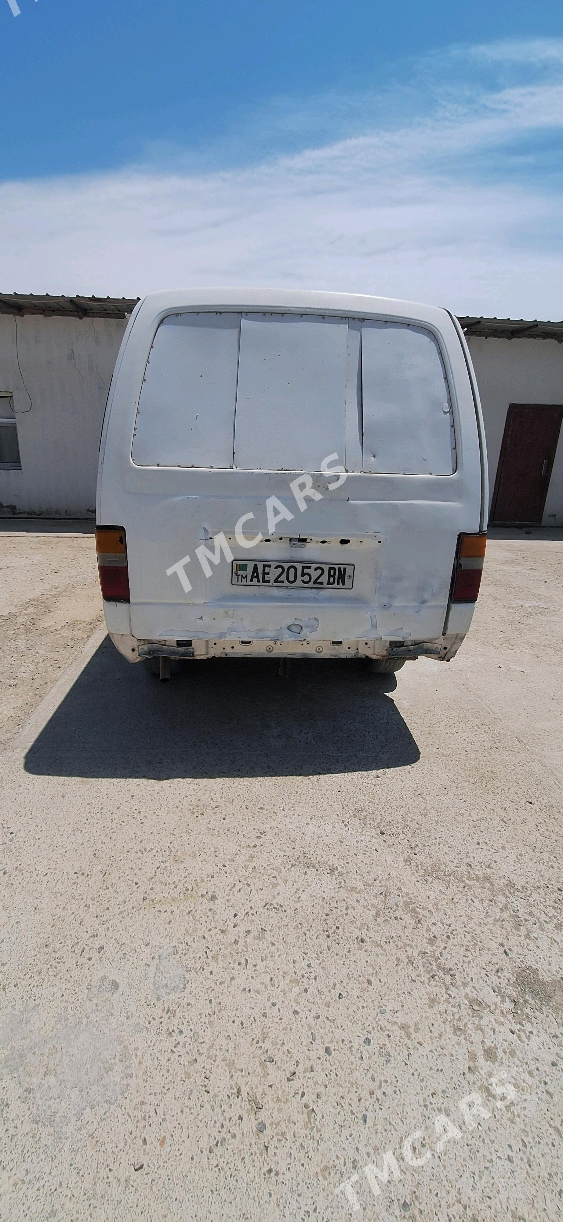 Nissan Urvan 1997 - 20 000 TMT - Туркменбаши - img 3
