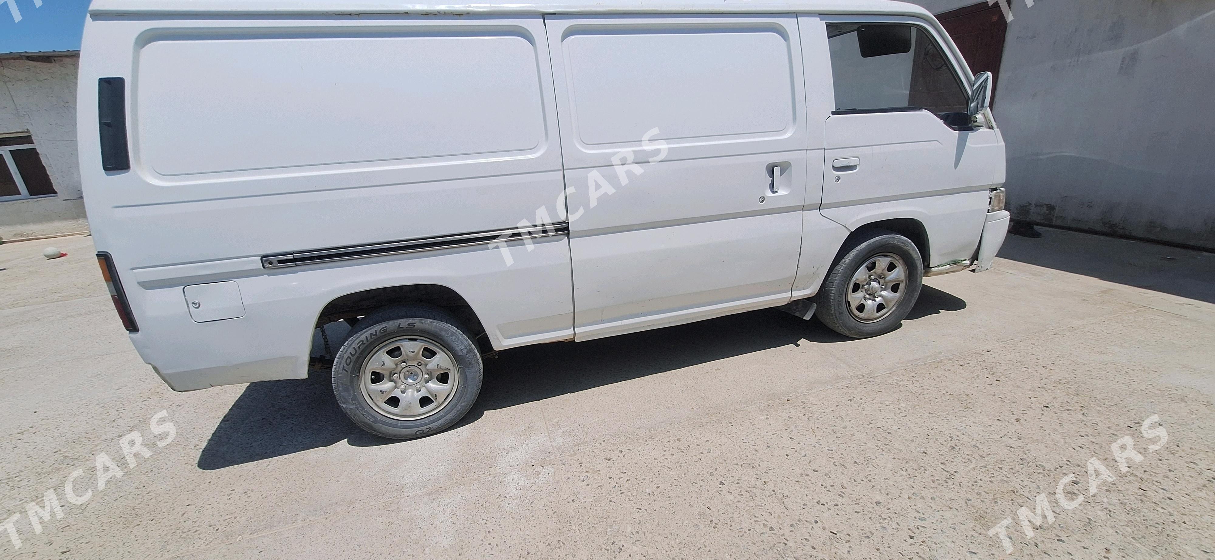 Nissan Urvan 1997 - 20 000 TMT - Туркменбаши - img 4