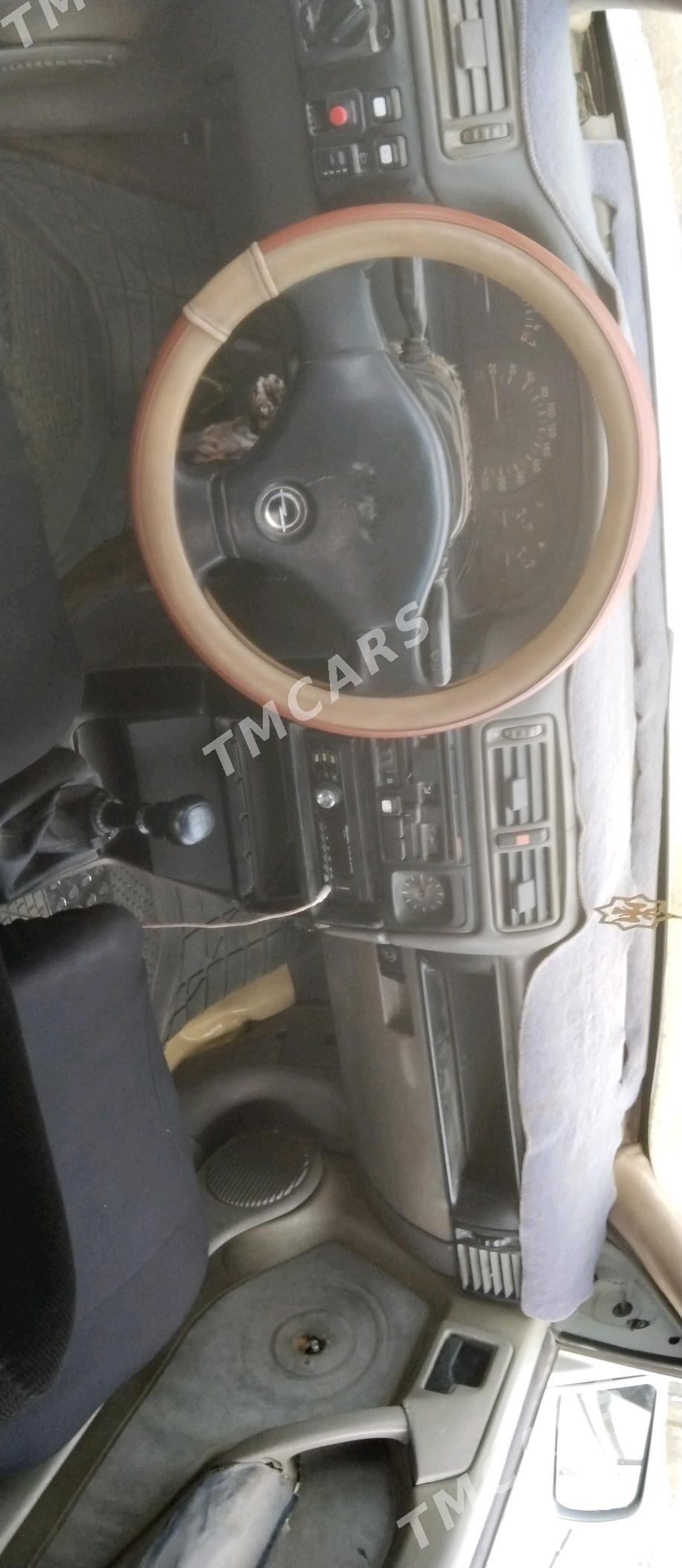 Opel Vectra 1990 - 21 000 TMT - Бахарден - img 4