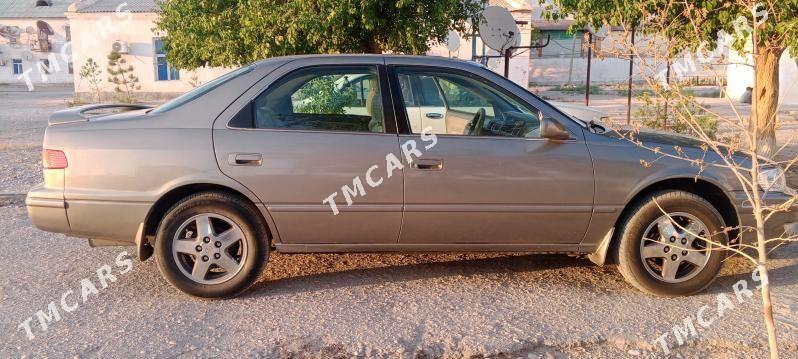 Toyota Camry 1998 - 123 000 TMT - Балканабат - img 3