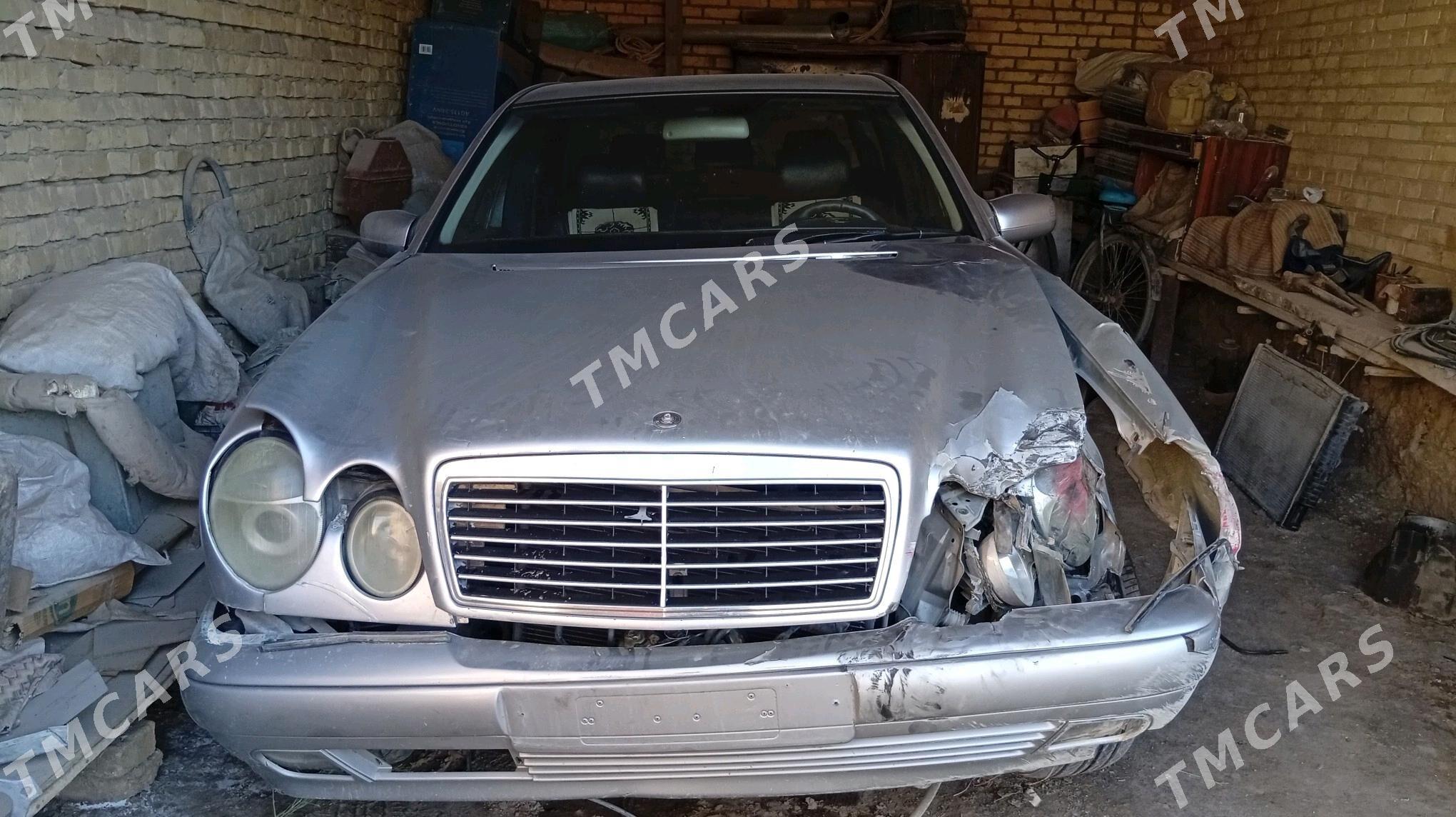 Mercedes-Benz E320 1999 - 44 000 TMT - Керки - img 3