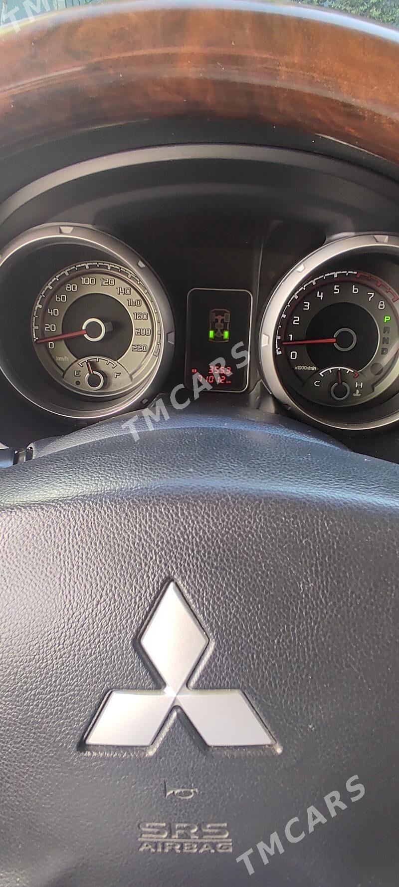 Mitsubishi Pajero 2016 - 335 000 TMT - Ашхабад - img 2