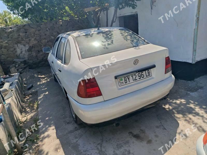 Volkswagen Polo 1999 - 15 000 TMT - Койтендаг - img 2